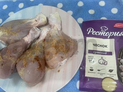 Vištienos blauzdelės su gaudos sūriu Žingsnis 3