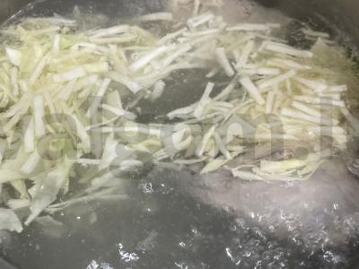 Borsčas „Aromatingas“ su žaliu svogūnu Žingsnis 5