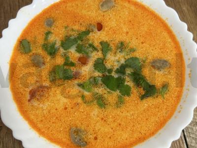 „Tom Yum“ su jūros gėrybėmis be ryžių pagrindine nuotrauka