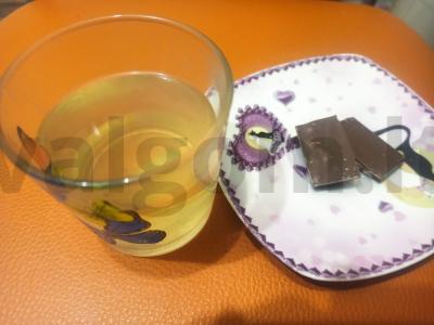 Obuolių gėrimas su mėtomis ir juodaisiais serbentais pagrindine nuotrauka