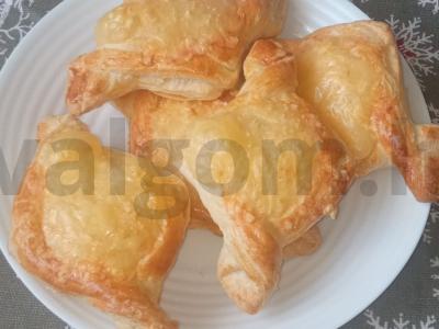 Hachapuri „Firminiai“ iš sluoksniuotos tešlos pagrindine nuotrauka