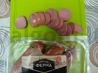 Kiaušinienė su grybais, raudonuoju svogūnu ir dešrelėmis Žingsnis 3