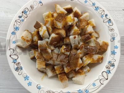 Česnakiniai skrebučiai su alyvuogių aliejumi Žingsnis 6