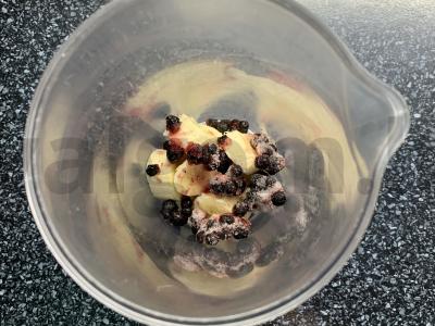 Avižų pieno kokteilis su bananais ir mėlynėmis Žingsnis 1