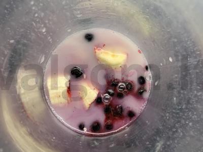 Avižų pieno kokteilis su bananais ir mėlynėmis Žingsnis 2