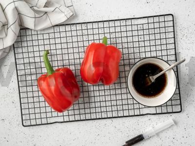 Kepti pipirai su „Trijų sūrių“ padažu Žingsnis 1