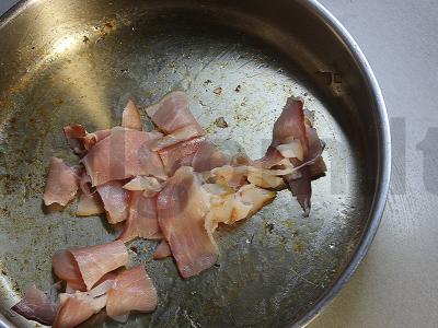 Šventinis vištienos pyragas su grybais ir šonine Žingsnis 12