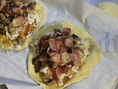 Šventinis vištienos pyragas su grybais ir šonine Žingsnis 22