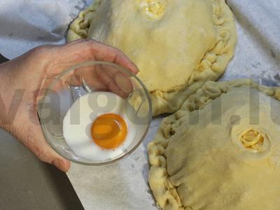 Šventinis vištienos pyragas su grybais ir šonine Žingsnis 25