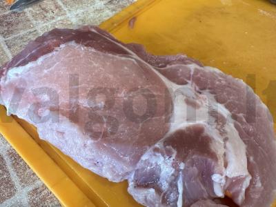 Kepti kiaulienos steikai su džiovintomis slyvomis ir sūriu Žingsnis 3