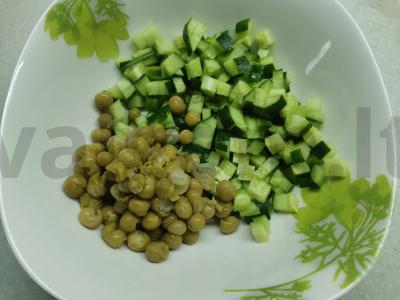 Žirnių ir bulvių salotas Žingsnis 1