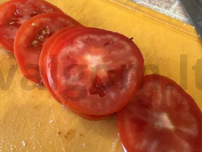 Kepti kiaulienos steikai su džiovintomis slyvomis ir sūriu Žingsnis 8