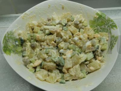 Žirnių ir bulvių salotas pagrindine nuotrauka