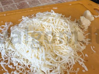 Kepti kiaulienos steikai su džiovintomis slyvomis ir sūriu Žingsnis 11