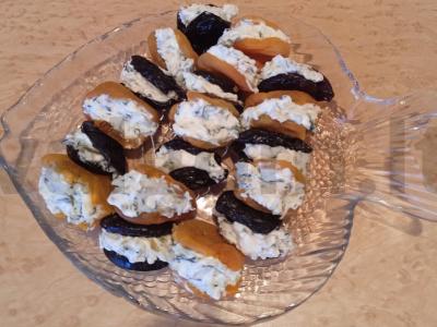 Įdaryti džiovinti vaisiai pagrindine nuotrauka