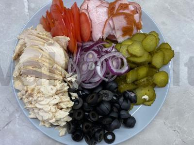 Pica su vištiena, šonine ir suluguni sūriu Žingsnis 3