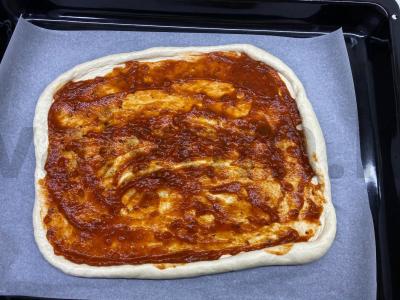 Pica su vištiena, šonine ir suluguni sūriu Žingsnis 4