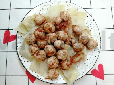 Nesaldžios makaronai su vištienos kotletais pagrindine nuotrauka