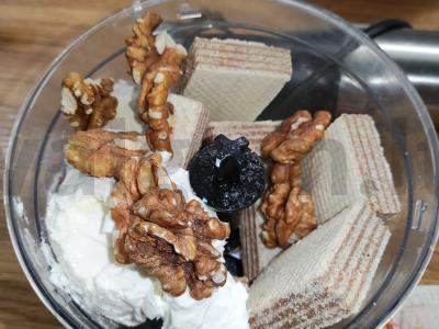 Vafliniai saldainiai šokolade su kokosų drožlėmis Žingsnis 3