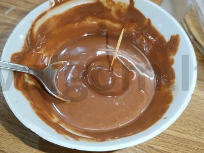 Vafliniai saldainiai šokolade su kokosų drožlėmis Žingsnis 7