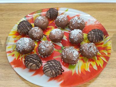 Vafliniai saldainiai šokolade su kokosų drožlėmis pagrindine nuotrauka