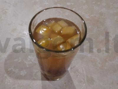 Vitamininis gėrimas iš šaltalankio su medumi ir cinamonu pagrindine nuotrauka