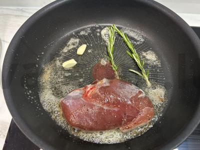 Anties krūtinėlė su apelsinais, rozmarinais ir česnaku Žingsnis 6