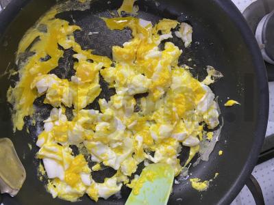 Kiaušiniai su žirniais ir dešra Žingsnis 3