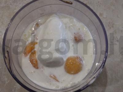 Kokteilis su pienu, ledais ir abrikosais Žingsnis 4