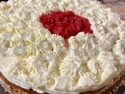 Tortas „Braškės stebuklas“ pagrindine nuotrauka