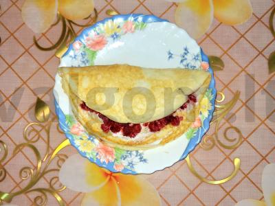 Sotūs ryžių blynai su avietėmis ant acidofilino pagrindine nuotrauka