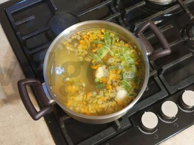 Daržovių sriuba su vištiena ir makaronais Žingsnis 7