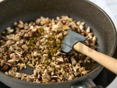 Grybų sriuba iš šampinjonų ir bulvių Žingsnis 4