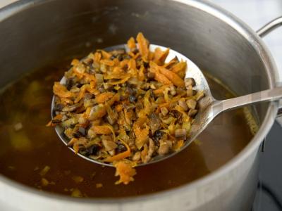 Grybų sriuba iš šampinjonų ir bulvių Žingsnis 6