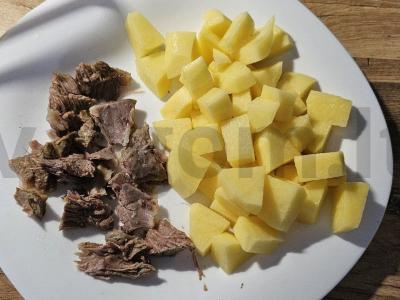 Borsčas su jautienos kaulu ir konservuotomis pupelėmis Žingsnis 5