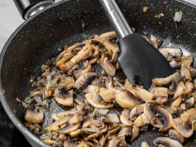 Pyragaičiai su kefyru, bulvėmis ir grybais Žingsnis 3