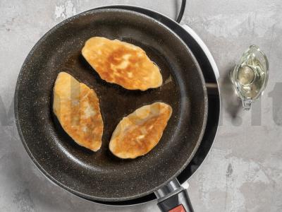 Pyragaičiai su kefyru, bulvėmis ir grybais Žingsnis 10