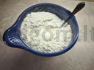 Tarkuotas pyragas su uogiene ir uogomis Žingsnis 2