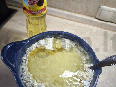 Tarkuotas pyragas su uogiene ir uogomis Žingsnis 4