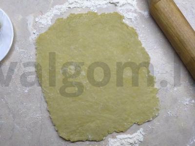 Tarkuotas pyragas su uogiene ir uogomis Žingsnis 8