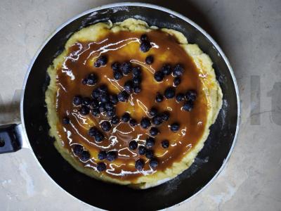 Tarkuotas pyragas su uogiene ir uogomis Žingsnis 10