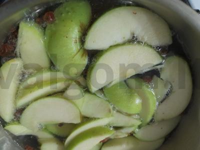 Kompotas su obuoliais ir razinomis Žingsnis 6