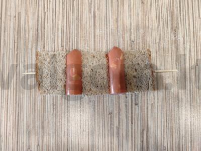 Dešrelės su ruginiu duona ant iešmelių keptuvėje Žingsnis 1