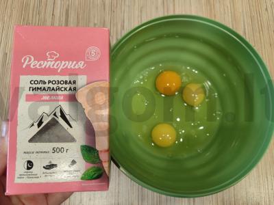 Dešrelės su ruginiu duona ant iešmelių keptuvėje Žingsnis 2