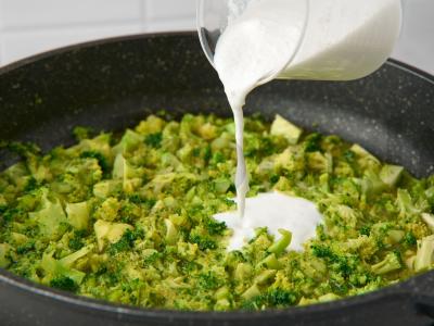 Grietinėlės makaronai su krevetėmis ir brokolių padažu Žingsnis 5