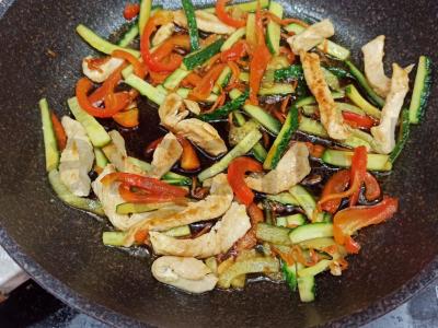 Funchosa su kalakutiena ir daržovėmis Žingsnis 3