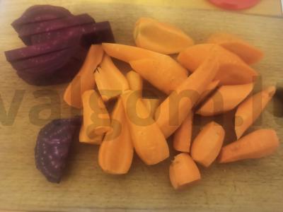 Morkų ir burokėlių gėrimas su grietinėle Žingsnis 1