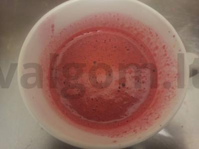 Morkų ir burokėlių gėrimas su grietinėle pagrindine nuotrauka