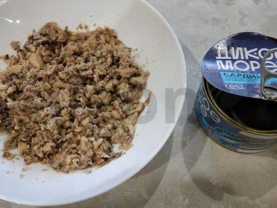 Skani salotos su konservuotomis sardinėmis ir obuoliu Žingsnis 1