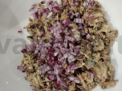 Skani salotos su konservuotomis sardinėmis ir obuoliu Žingsnis 2